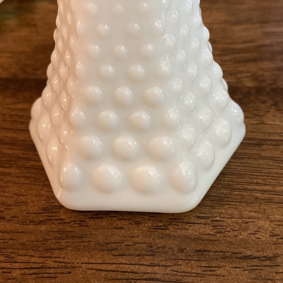 2 E.O Brody Co Vintage White Milk Glass Vase - Picture 10 of 11